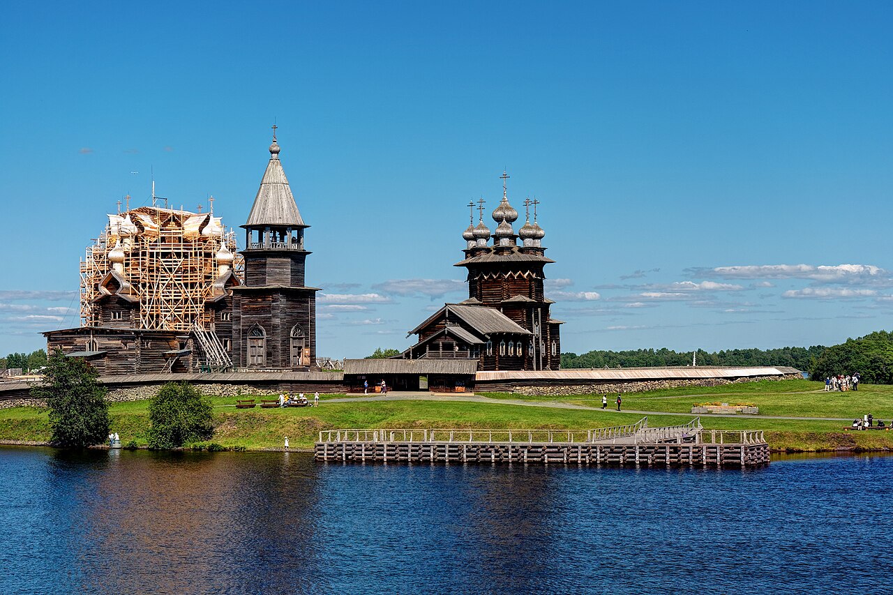 Три главных сооружения Кижского погоста