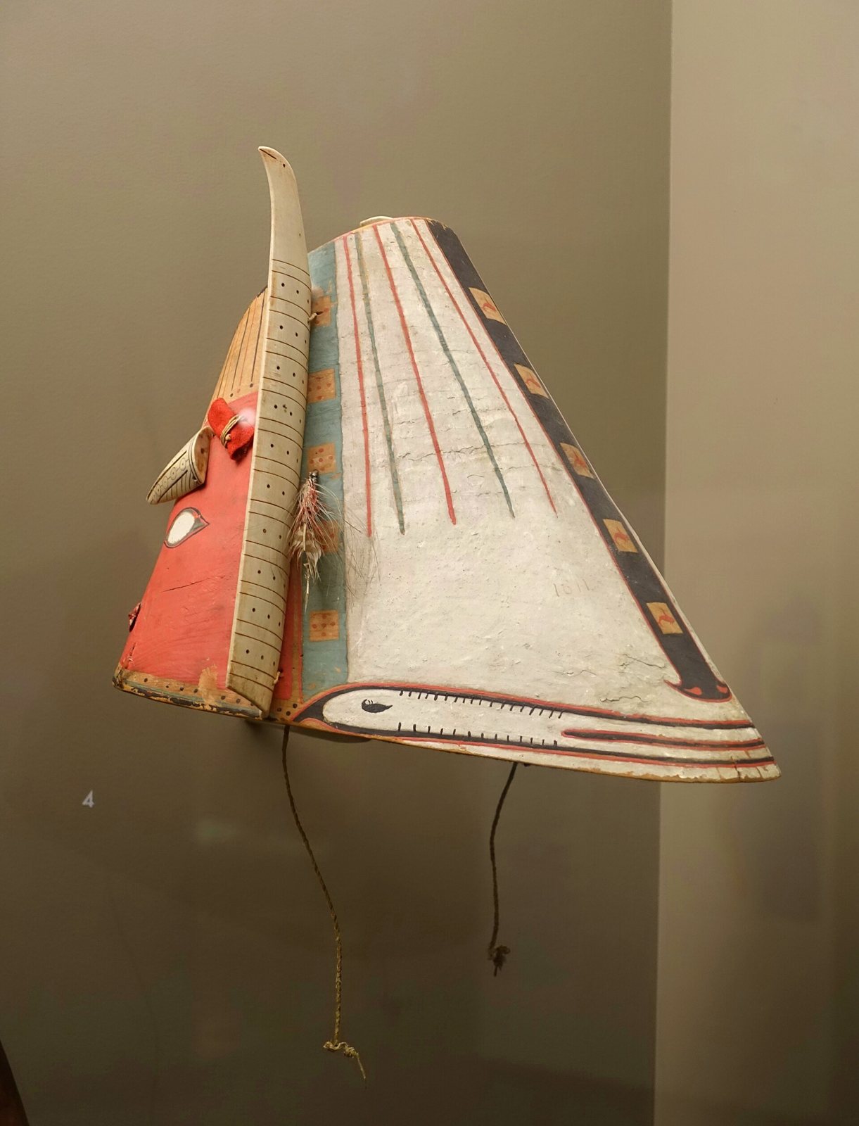 Мужская охотничья шляпа алеутов, собрана в 1867–1868 годах, музей Пибоди