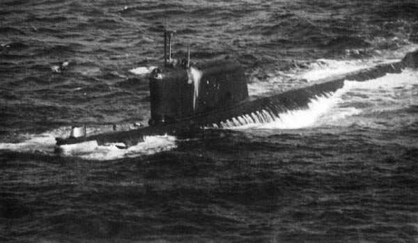 Атомная подводная лодка К-19 в надводном положении в Северной Атлантике, снимок с самолёта, 1972 год