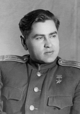 Алексей Маресьев в лётной форме, фотография военных лет