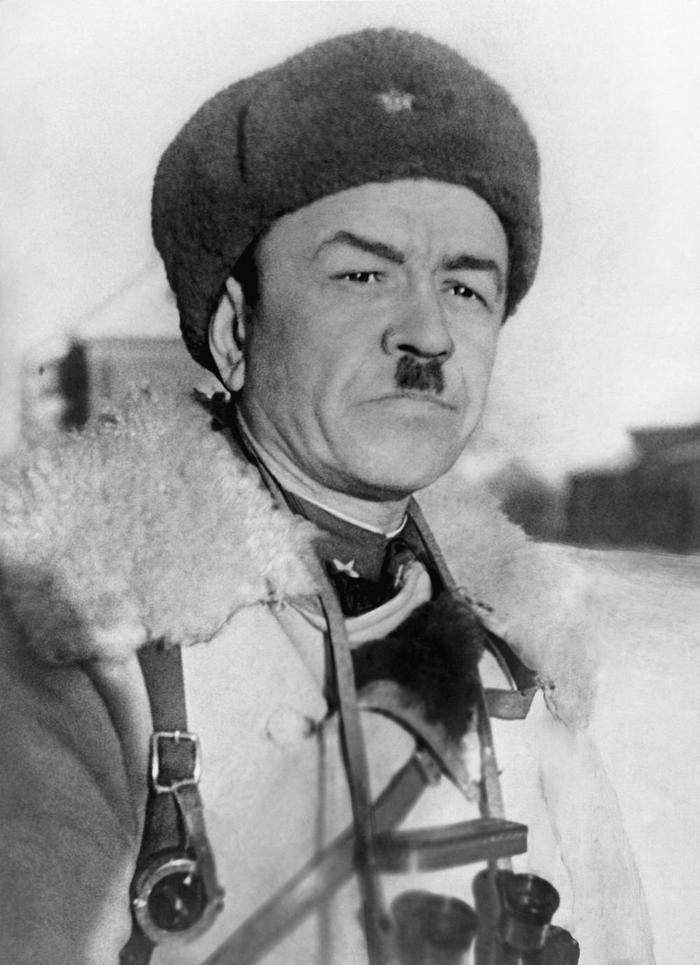 Генерал-майор Иван Васильевич Панфилов в шапке-ушанке и полушубке, 1941 год