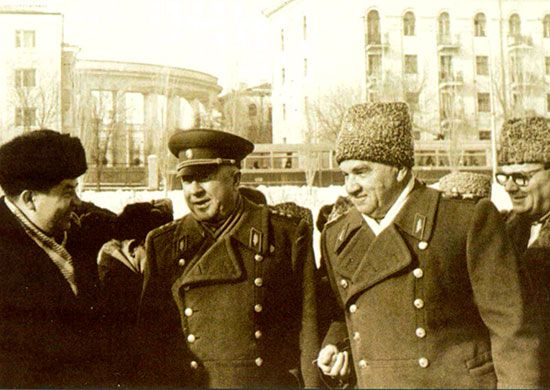 Яков Павлов, генерал-полковник Александр Родимцев и маршал Василий Чуйков на встрече ветеранов, 1967 год